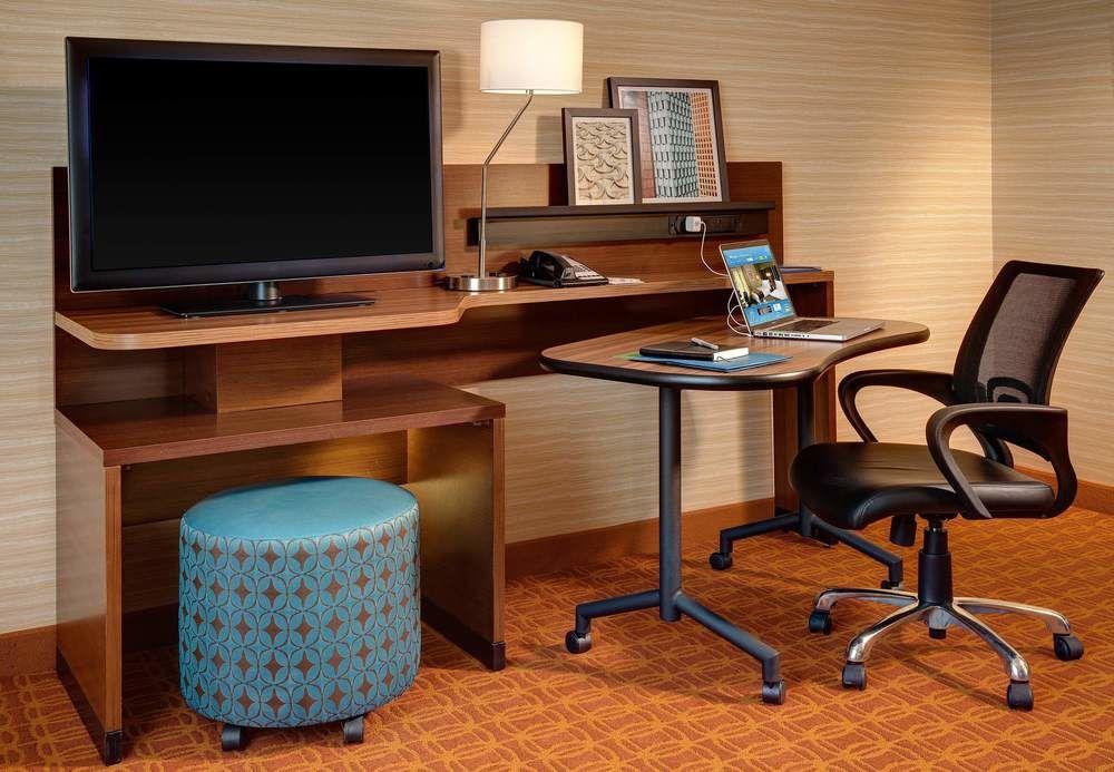 Hotel Fairfield & By Marriott Downtown/center 3*