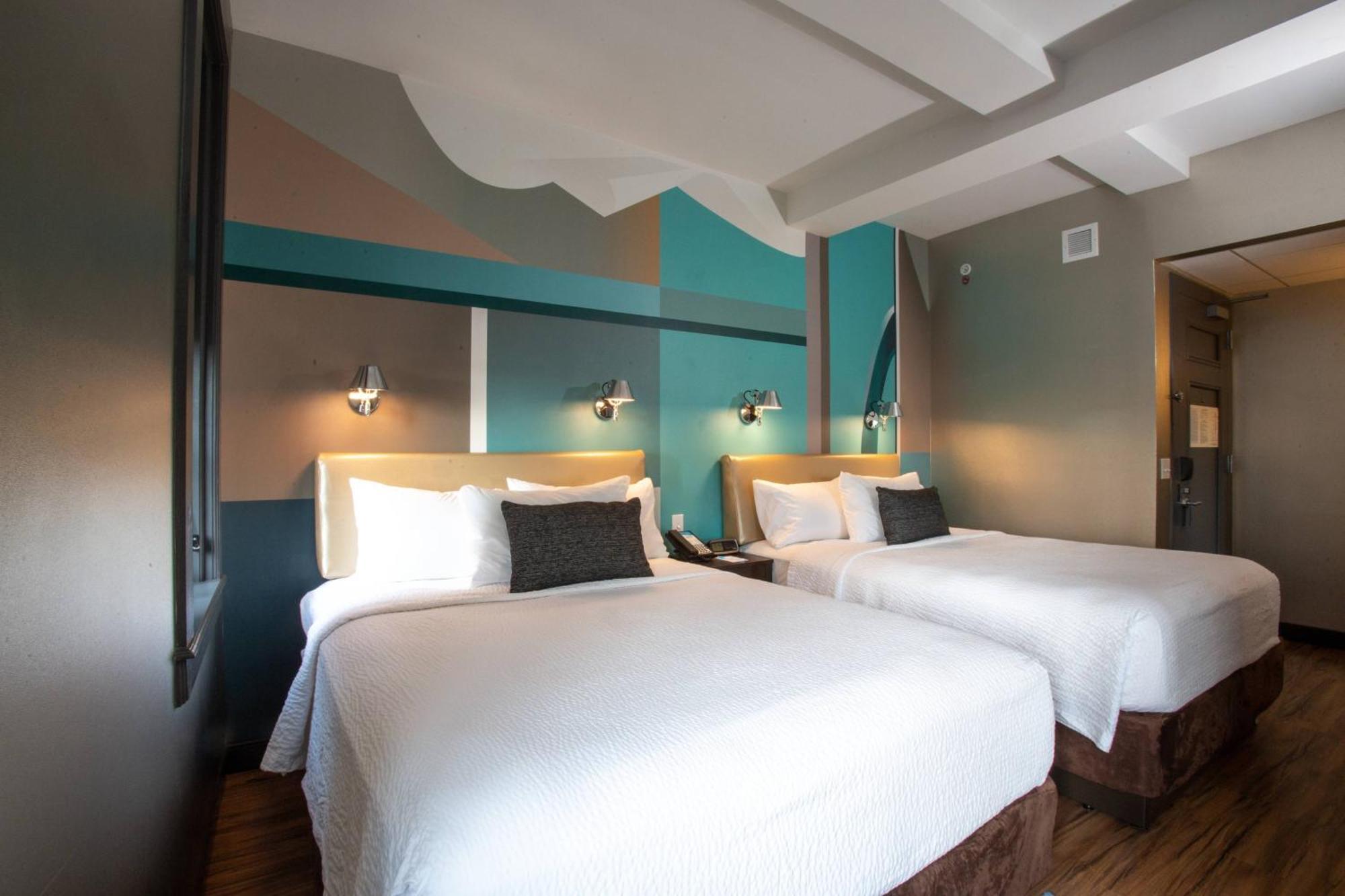 Hotel Fairfield & By Marriott Downtown/center 3*